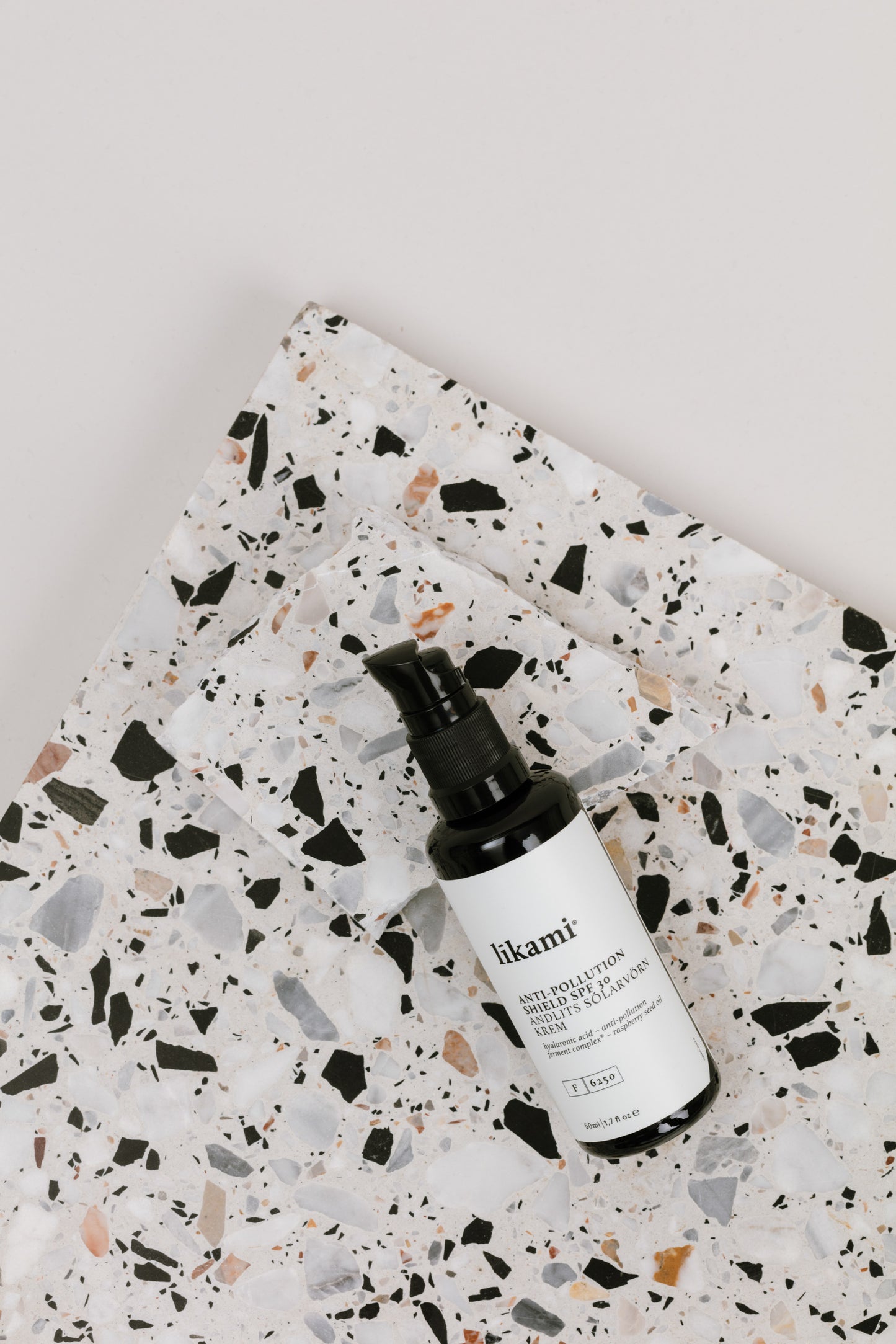 SPF 30 - anti pollution shield